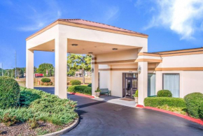 Отель Quality Inn Suwanee I-85  Сууони